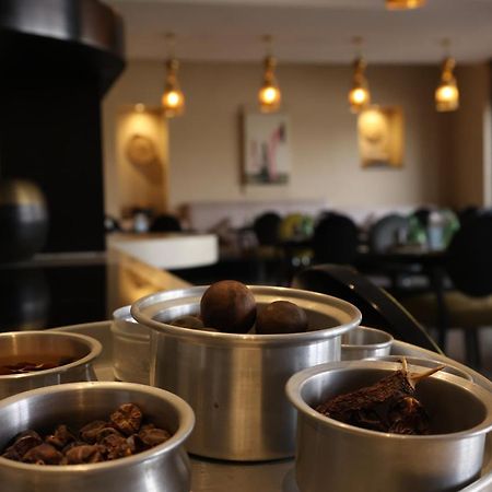 Safir Fintas Hotel Kuwait Koweït Extérieur photo A coffee tasting session