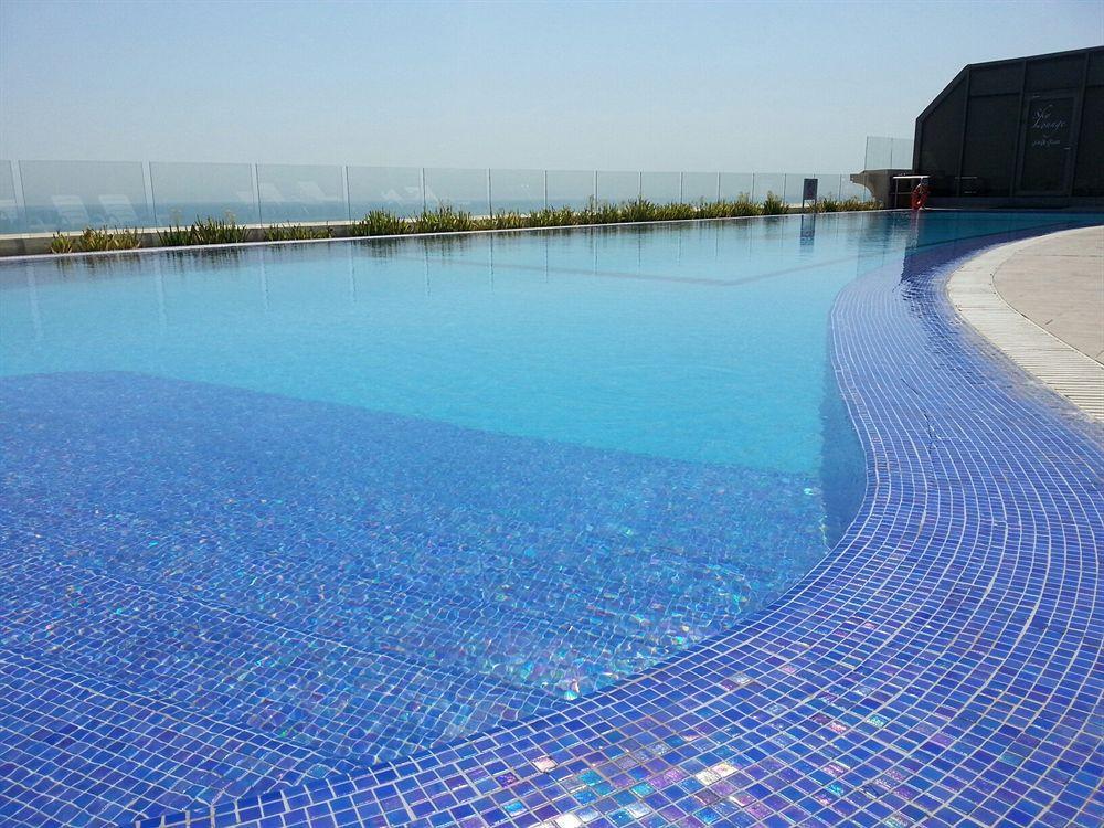 Safir Fintas Hotel Kuwait Koweït Extérieur photo Infinity pool at the Ritz-Carlton, Sharm El Sheikh