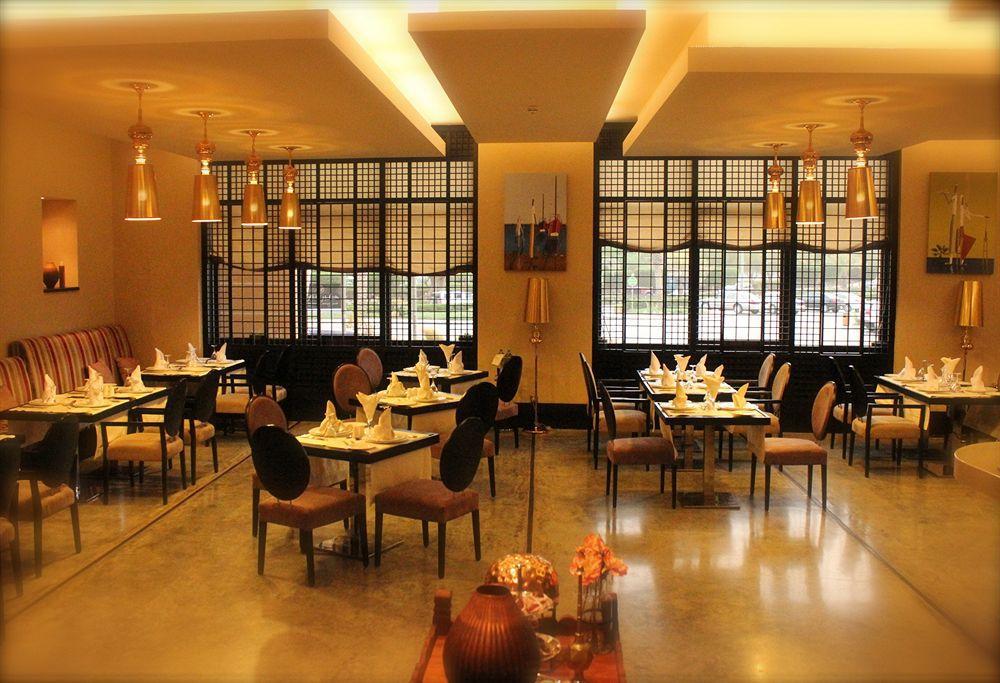 Safir Fintas Hotel Kuwait Koweït Extérieur photo The interior of the restaurant