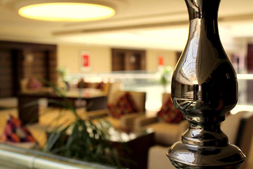 Safir Fintas Hotel Kuwait Koweït Restaurant photo The lobby of the hotel