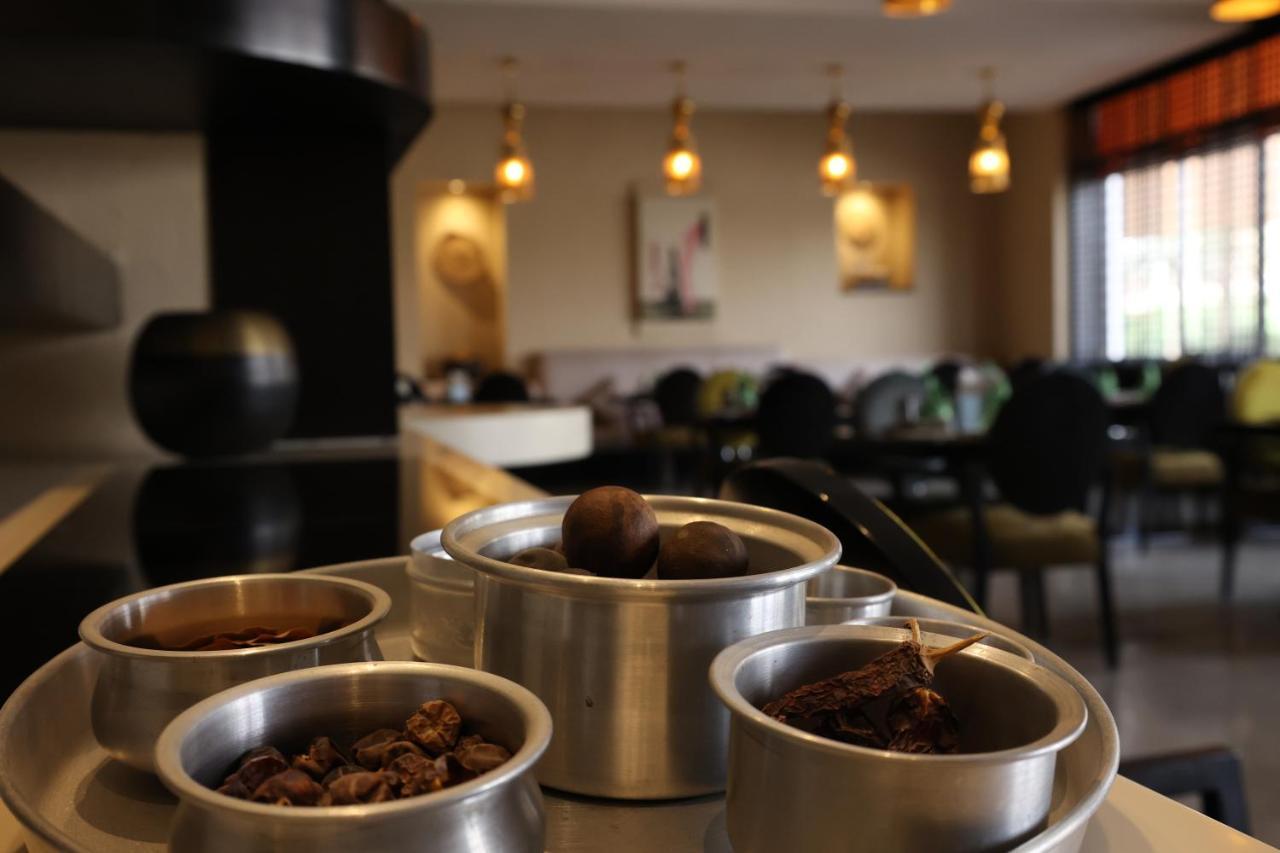 Safir Fintas Hotel Kuwait Koweït Extérieur photo A coffee tasting session