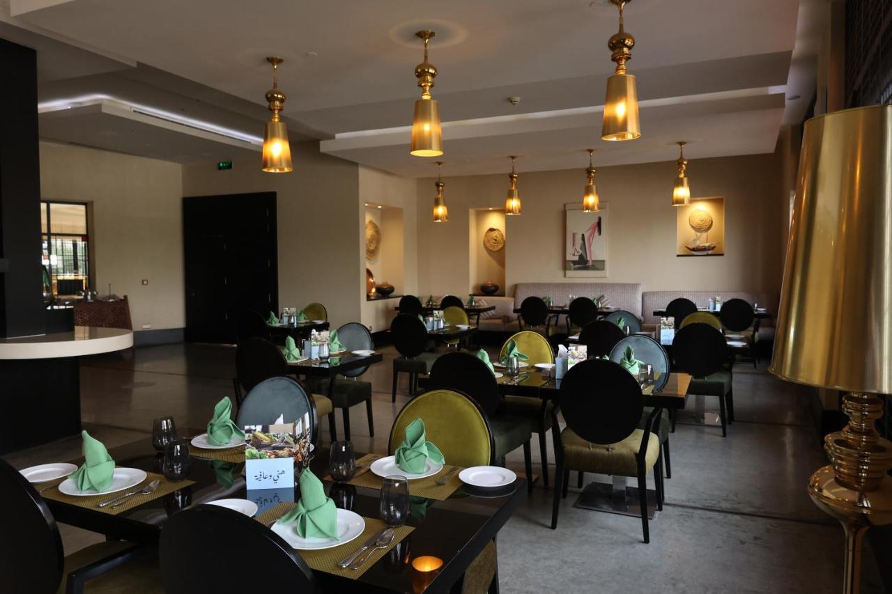 Safir Fintas Hotel Kuwait Koweït Extérieur photo Restaurant in Kigali