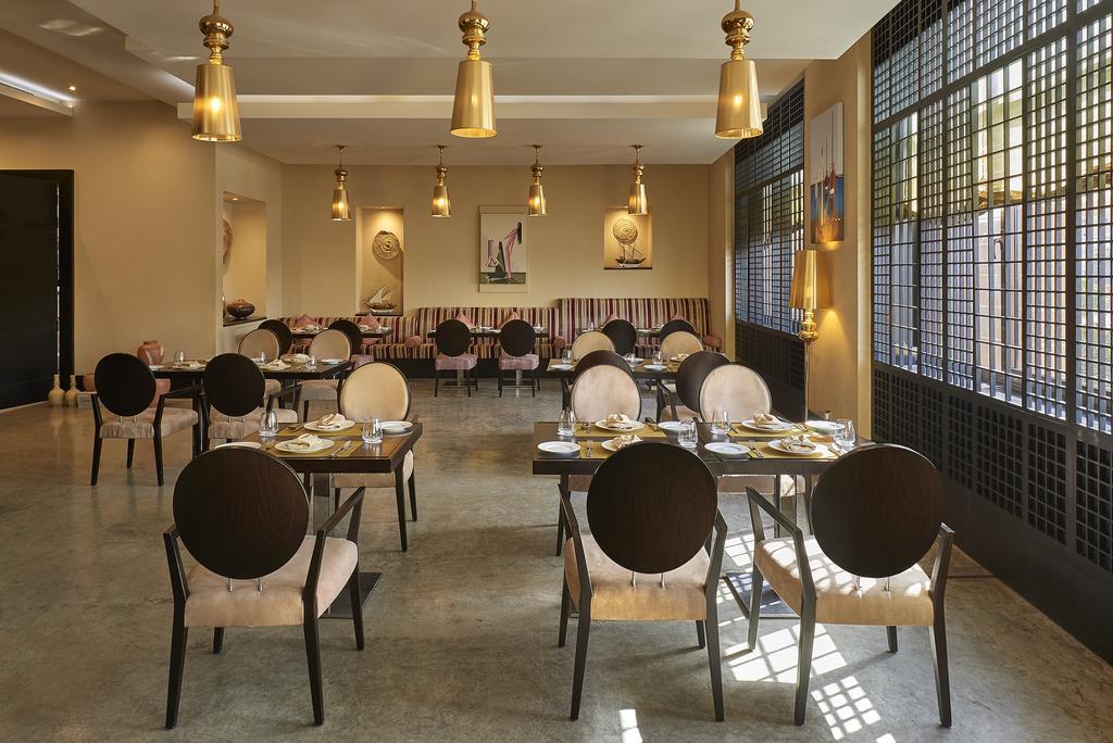 Safir Fintas Hotel Kuwait Koweït Extérieur photo Restaurant