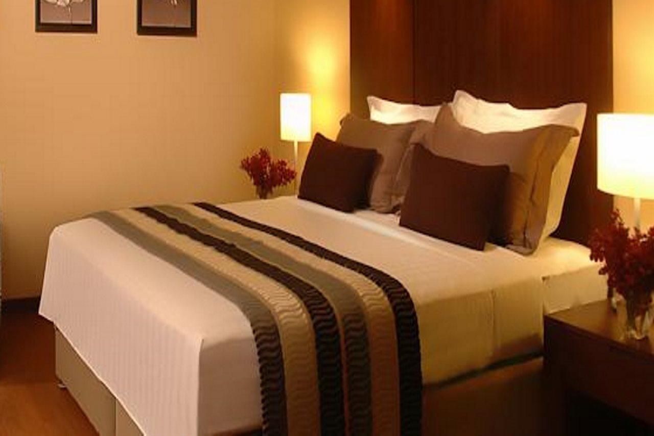 Safir Fintas Hotel Kuwait Koweït Extérieur photo A bed runner
