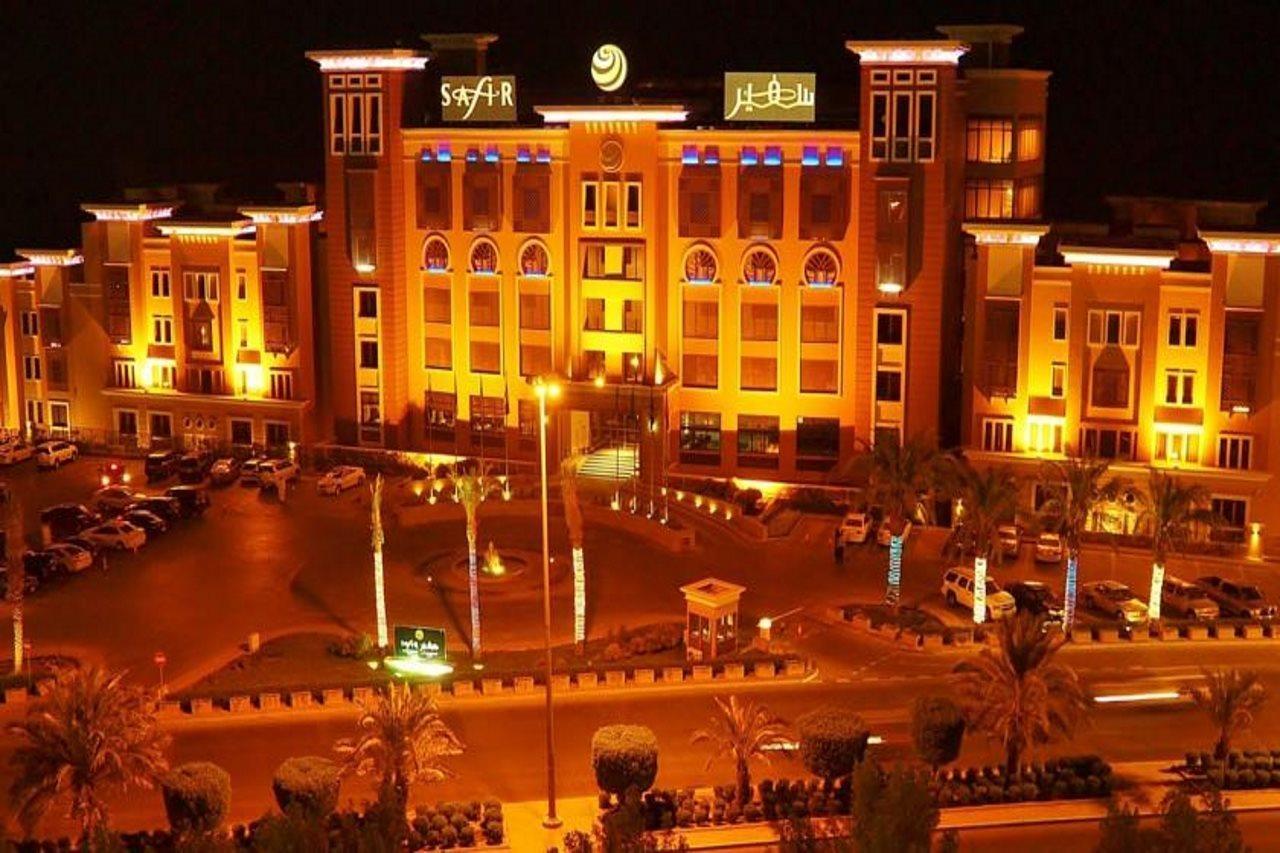 Safir Fintas Hotel Kuwait Koweït Extérieur photo The station at night