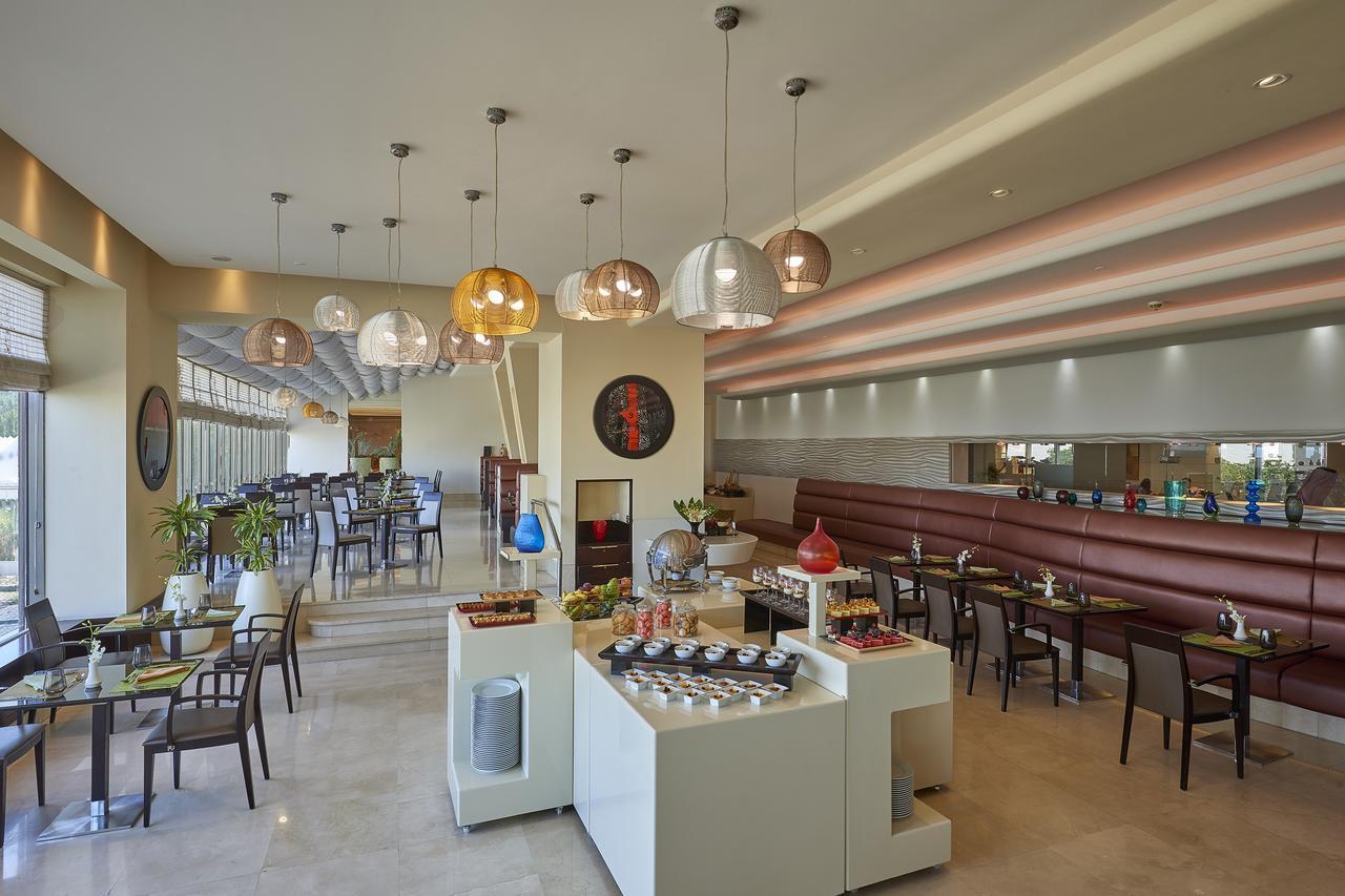 Safir Fintas Hotel Kuwait Koweït Extérieur photo The restaurant
