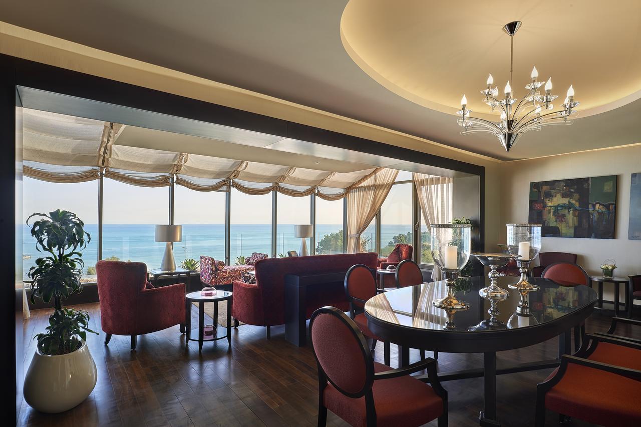 Safir Fintas Hotel Kuwait Koweït Extérieur photo The Club Lounge at the Four Seasons Hotel, Istanbul