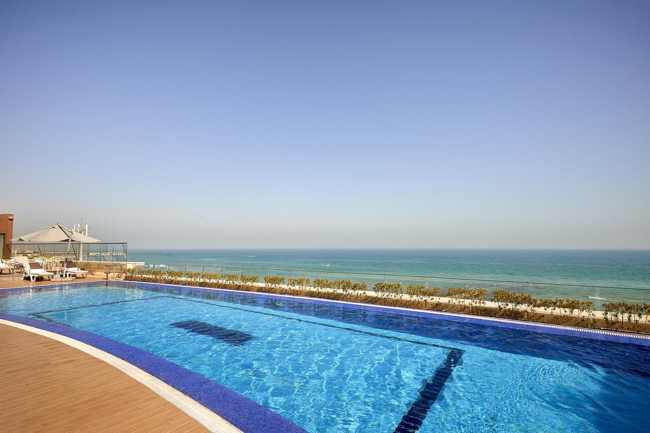 Safir Fintas Hotel Kuwait Koweït Extérieur photo The pool at the Ritz-Carlton, Bahrain