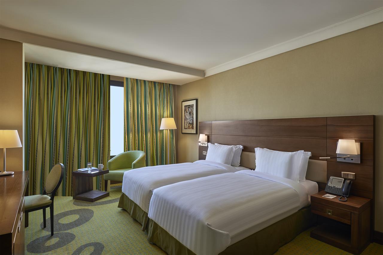Safir Fintas Hotel Kuwait Koweït Extérieur photo A room at the hotel