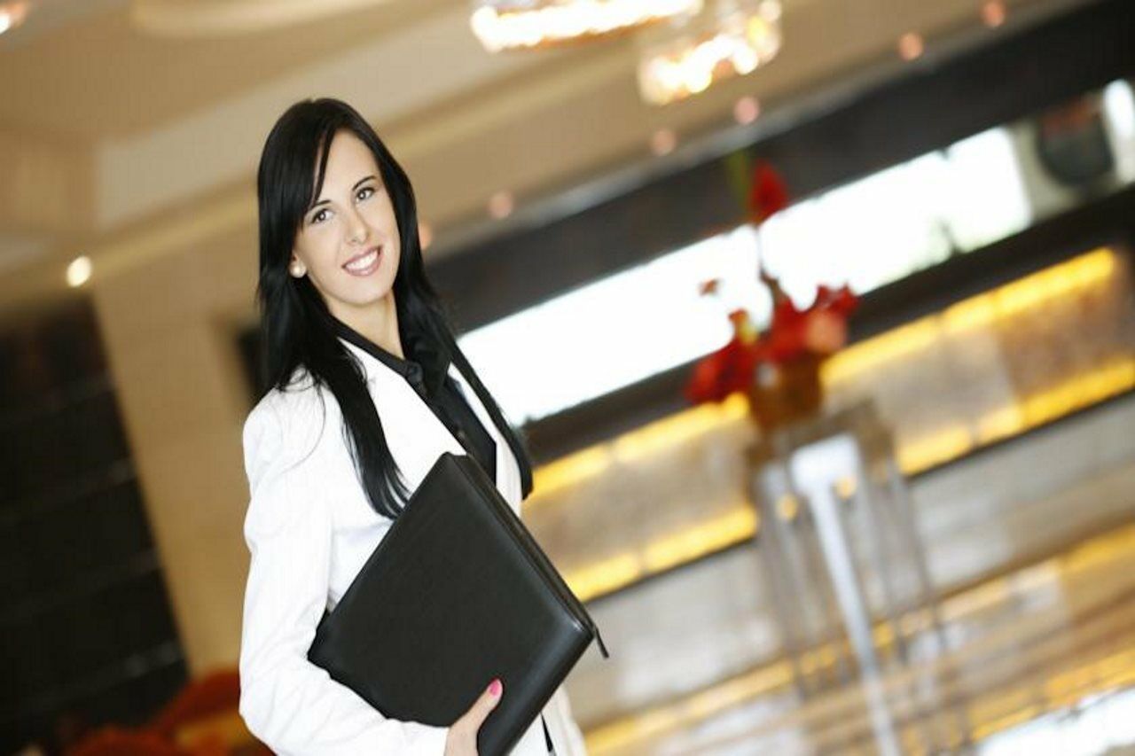Safir Fintas Hotel Kuwait Koweït Extérieur photo A hotel manager